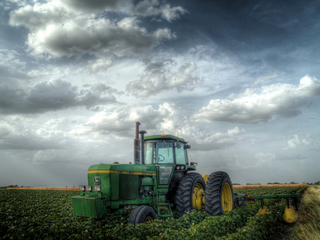 Illustration for article titled Awesome HDR Gallery Of John Deere Goodness